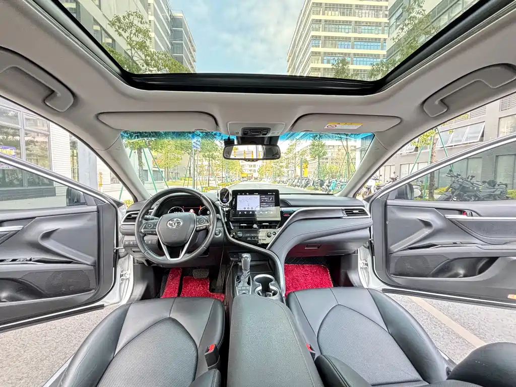 Toyota Camry 2023 — фото 14