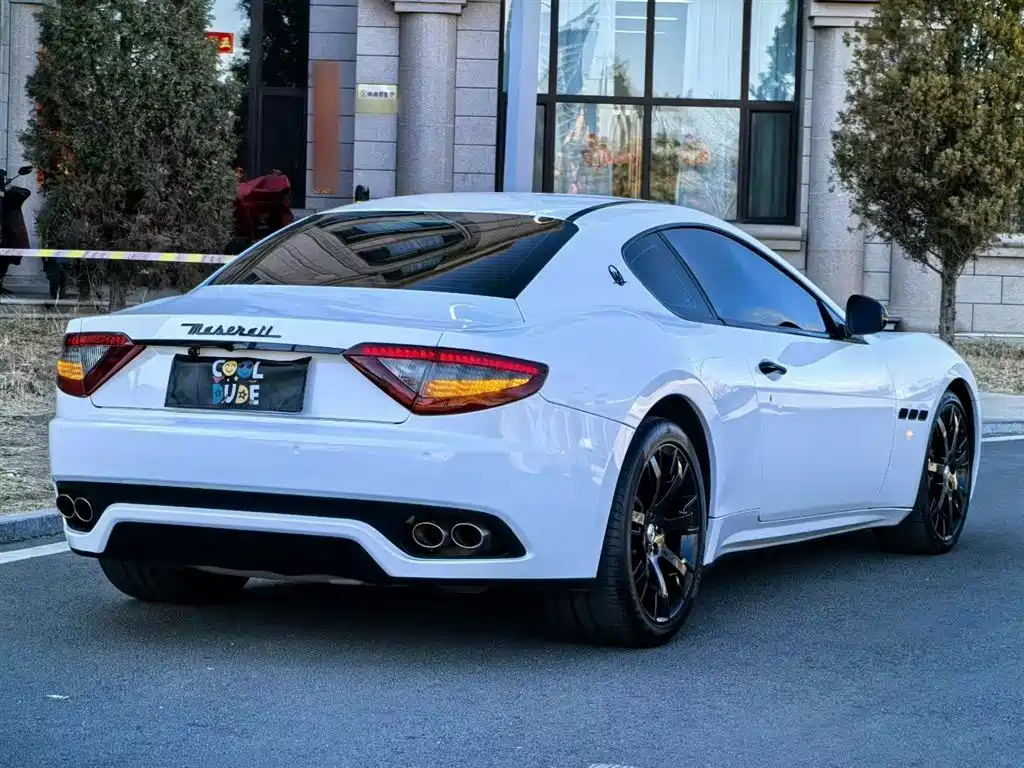 Maserati GranTurismo 2014 — фото 7