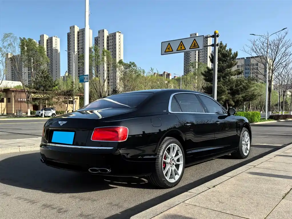 Bentley Flying Spur 2017 — фото 4