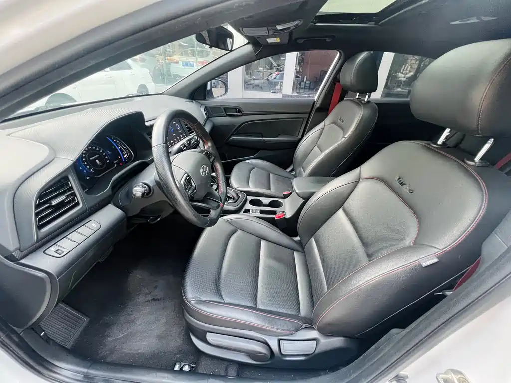 Hyundai Elantra 2019 — фото 12