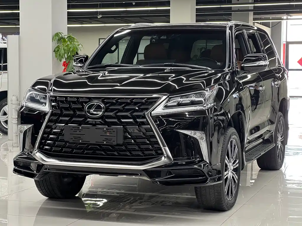 Lexus LX 2022 — фото 1