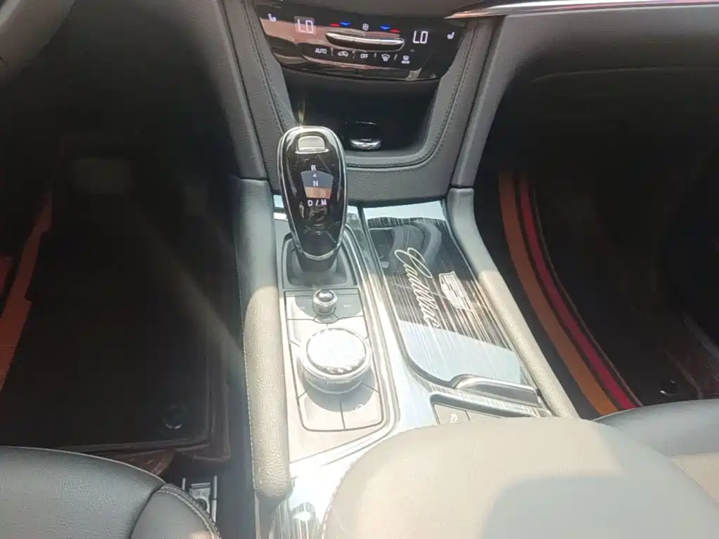 Cadillac XT5 2021 — фото 10