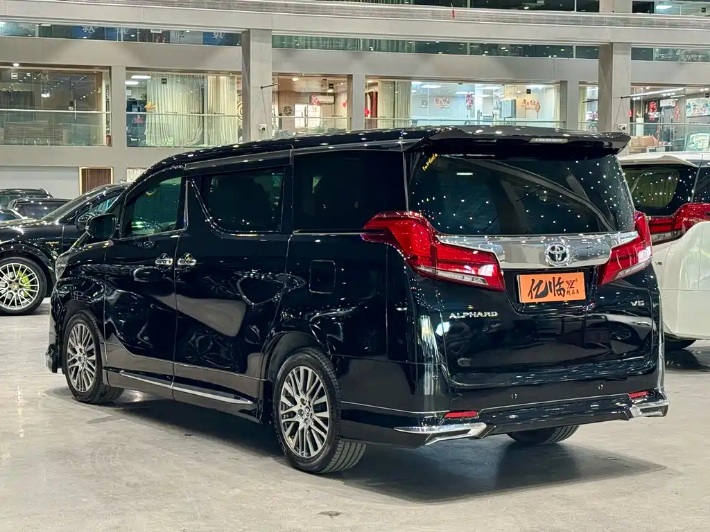 Toyota Alphard 2017 — фото 13