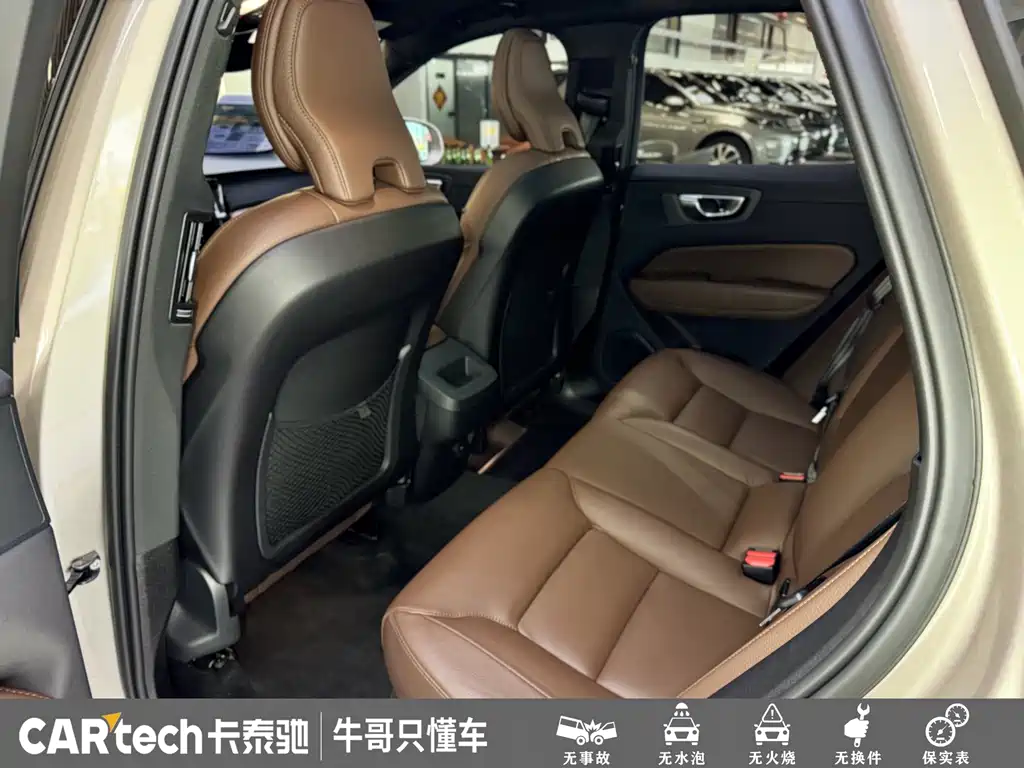 Volvo XC60 2023 — фото 18