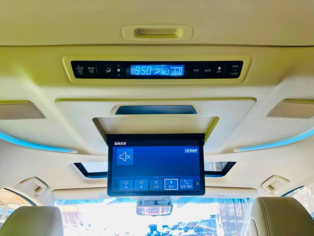 Toyota Alphard 2021 — фото 17