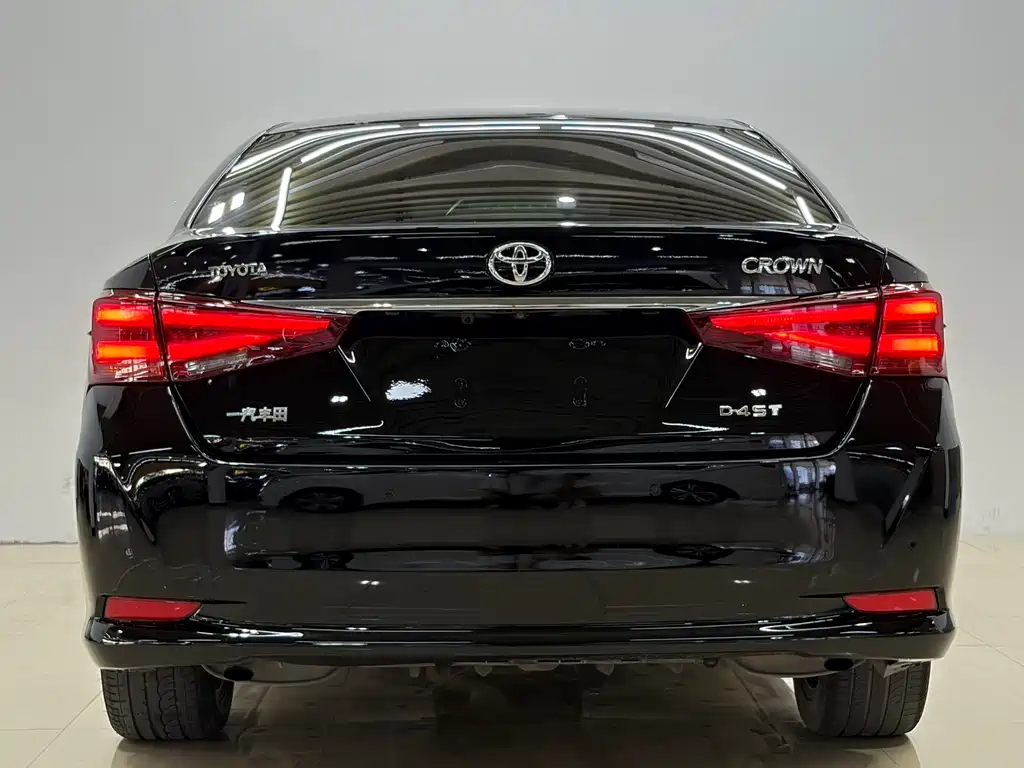 Toyota Crown 2015 — фото 8