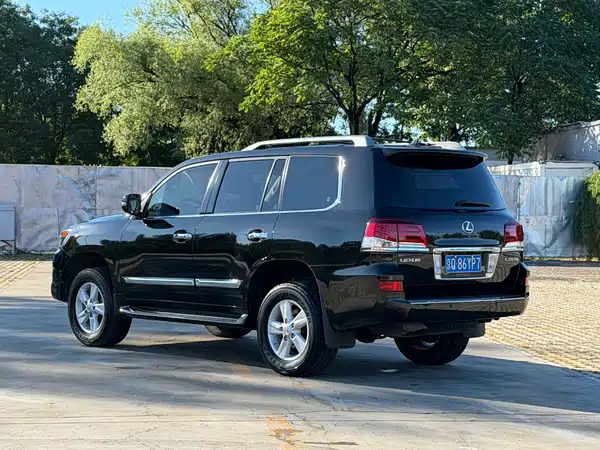Lexus LX 2013