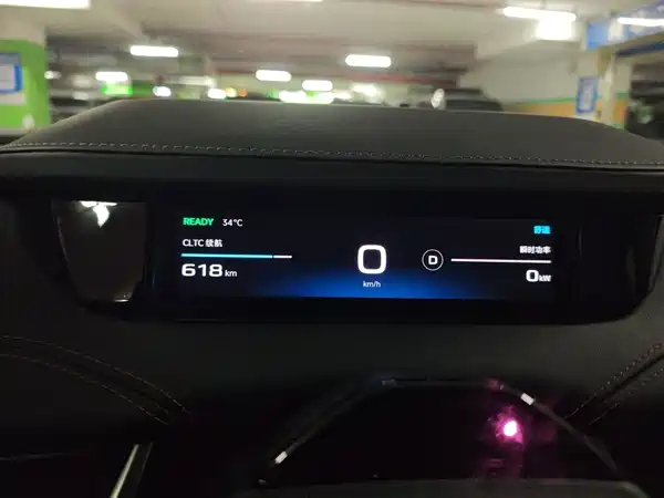 Xiaomi SU7 2024