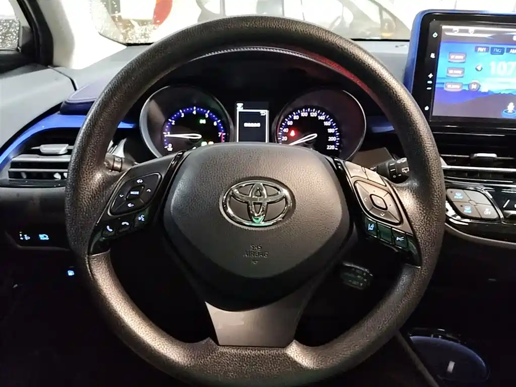 Toyota C-HR 2020 — фото 11