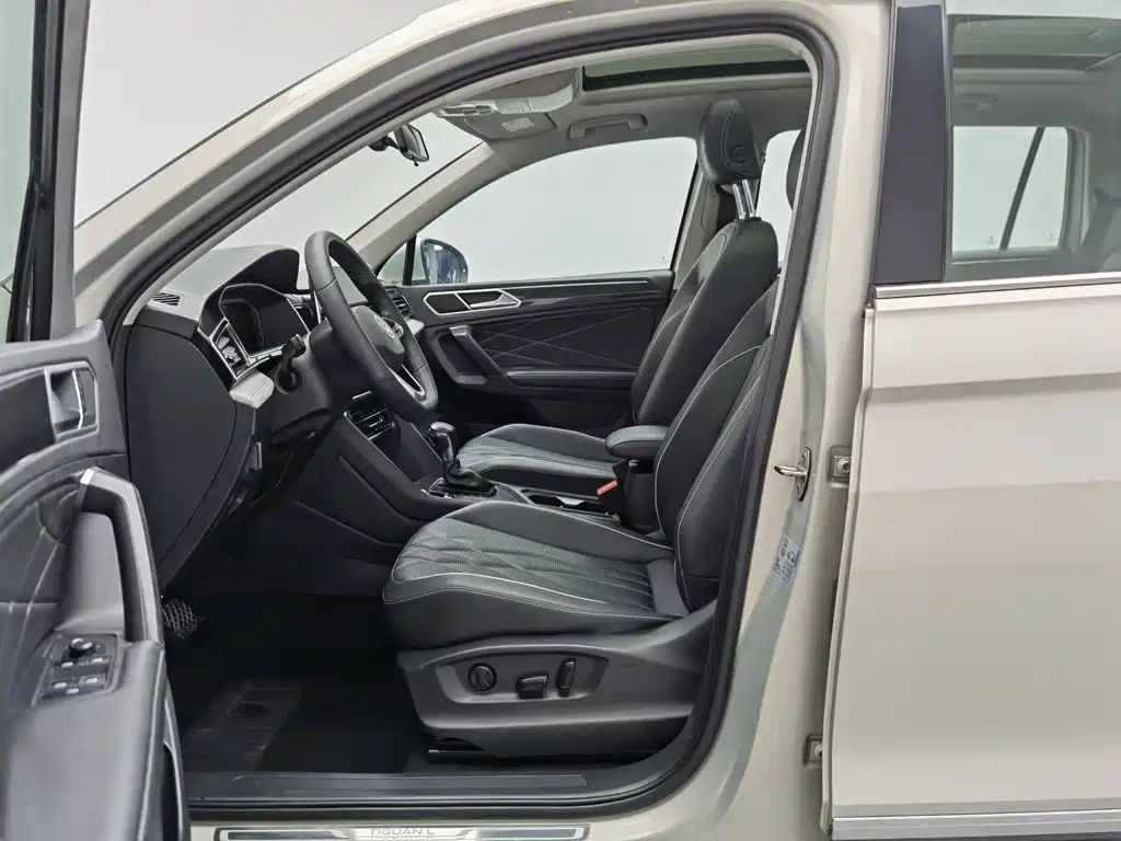 Volkswagen Tiguan L 2023 — фото 10