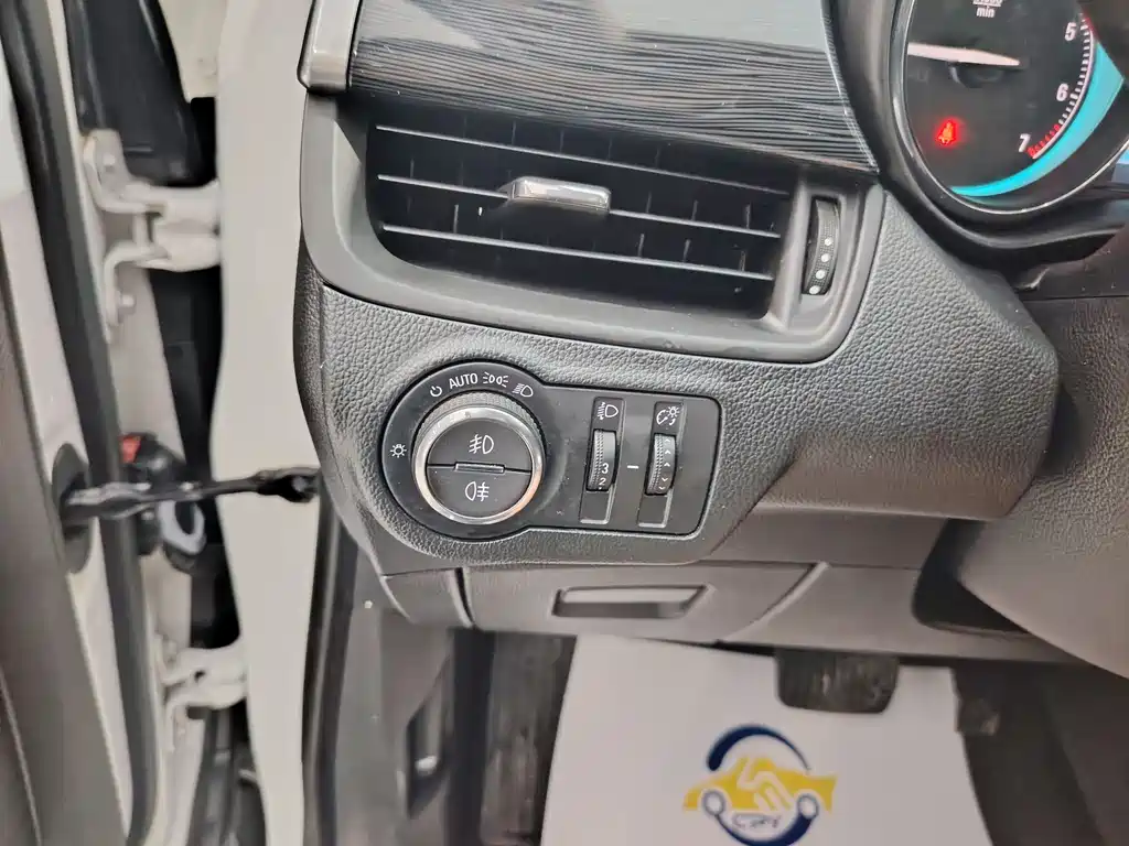 Buick Envision Plus 2018 — фото 10