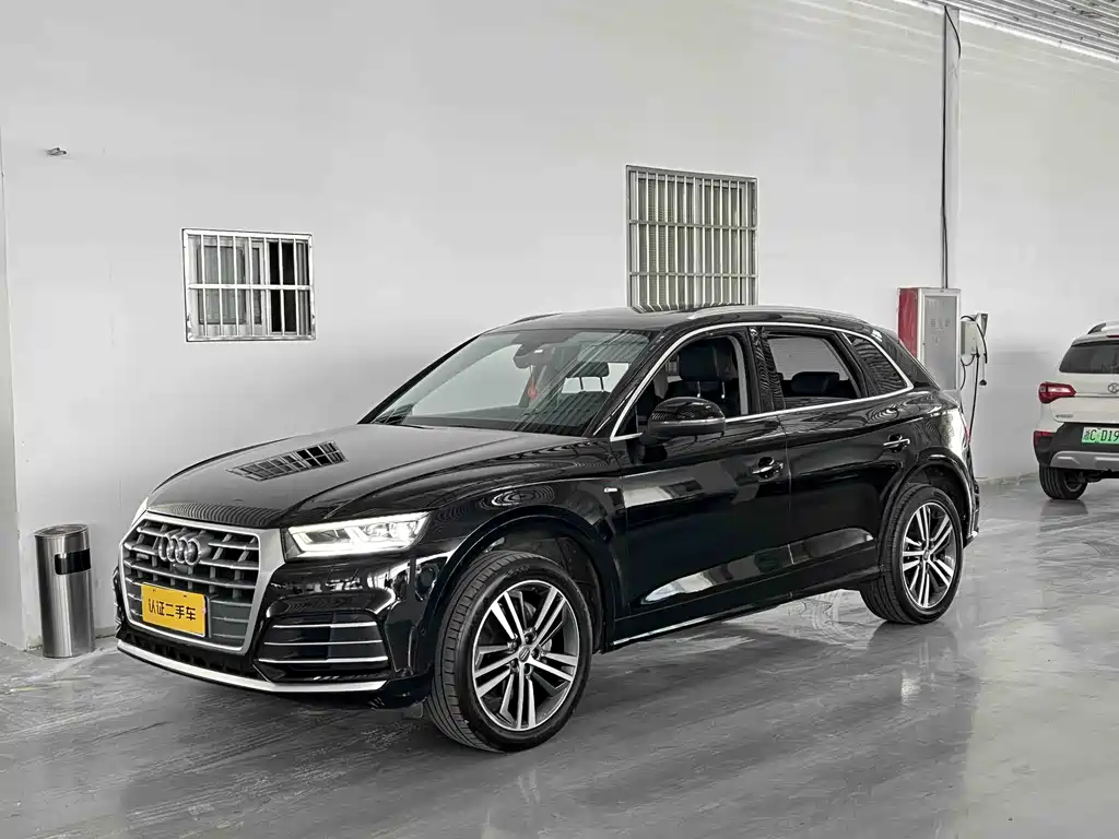 Audi Q5L 2021 — фото 1