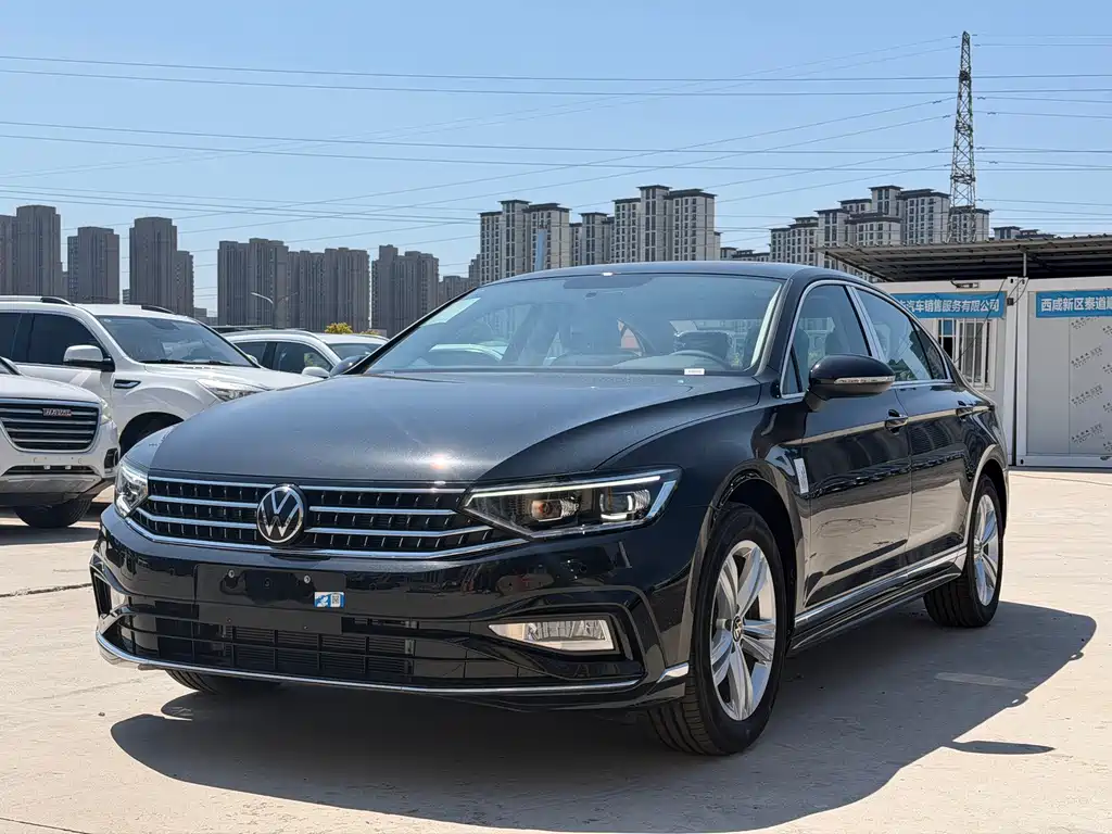 Volkswagen Magotan 2025