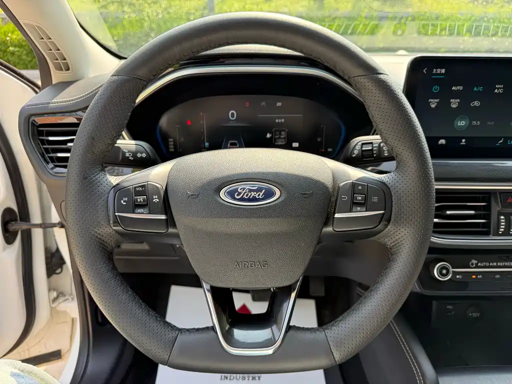Ford Focus 2021 — фото 11