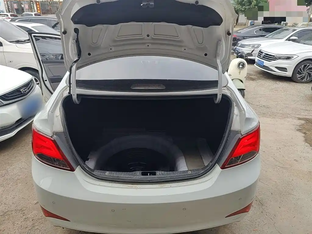 Hyundai Verna 2018 — фото 19