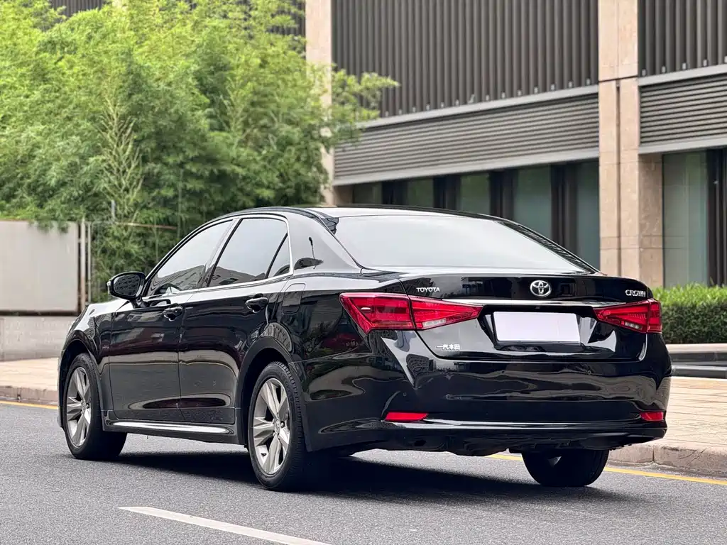 Toyota Crown 2017 — фото 4