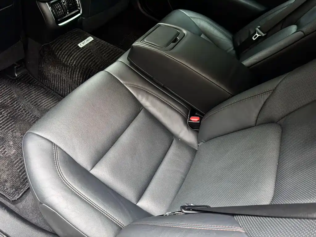 Toyota Crown 2017 — фото 19