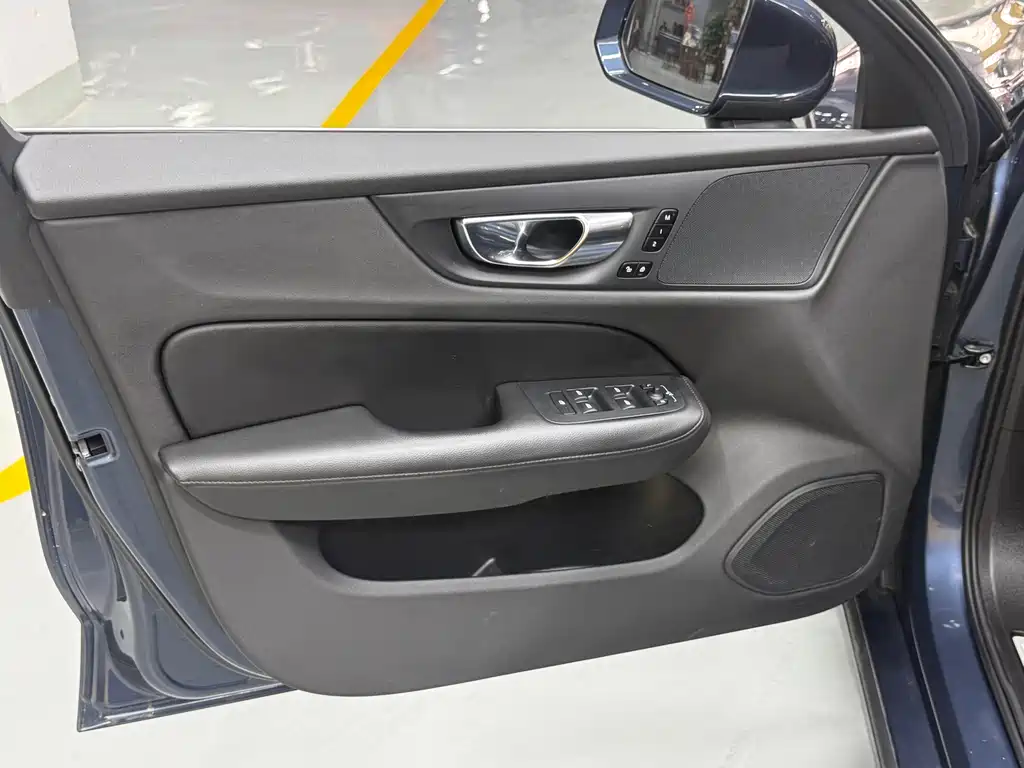 Volvo S60 2022 — фото 17