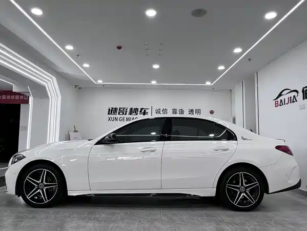 Mercedes-Benz C-Class 2024