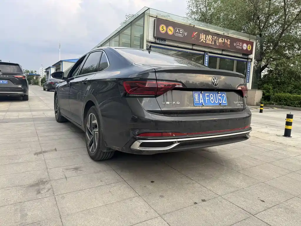 Volkswagen Sagitar 2022