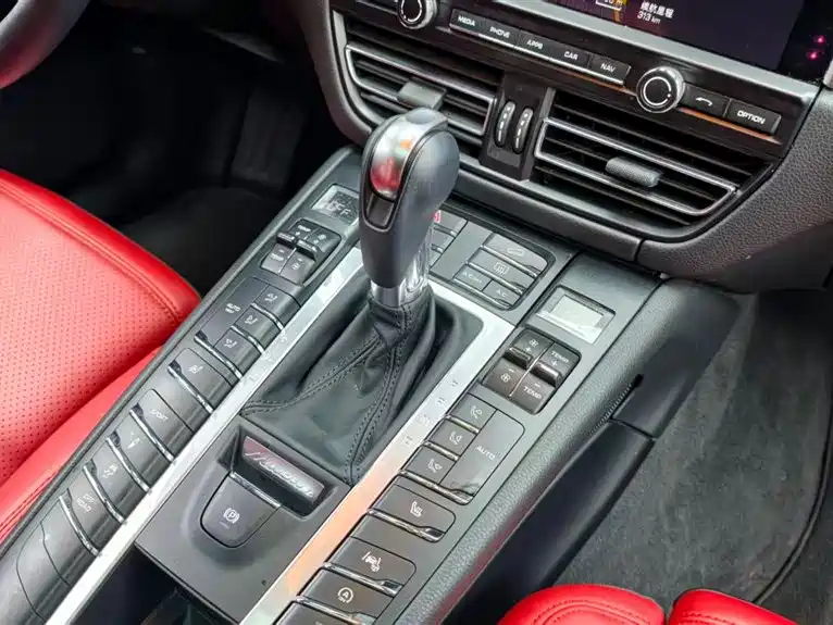 Porsche Macan 2021 — фото 12