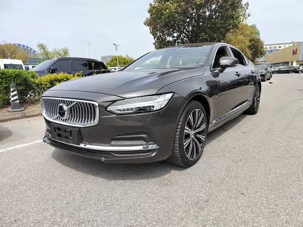 Volvo S90 2025