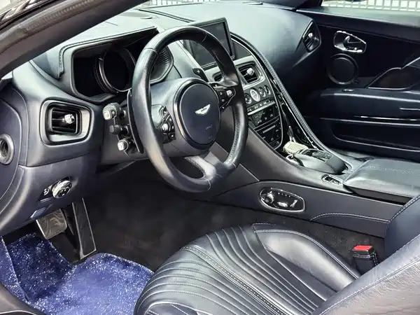 Aston Martin DB11 2016