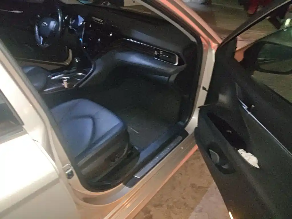 Toyota Camry 2019 — фото 19