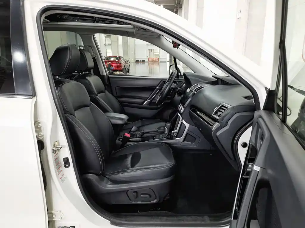 Subaru Forester 2017 — фото 23