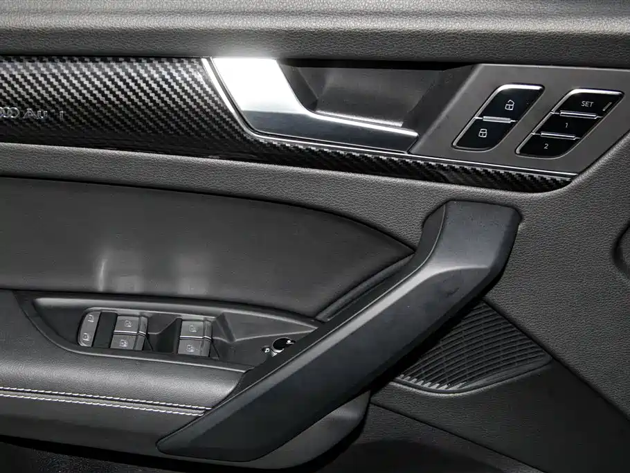 Audi Q5L 2024 — фото 28