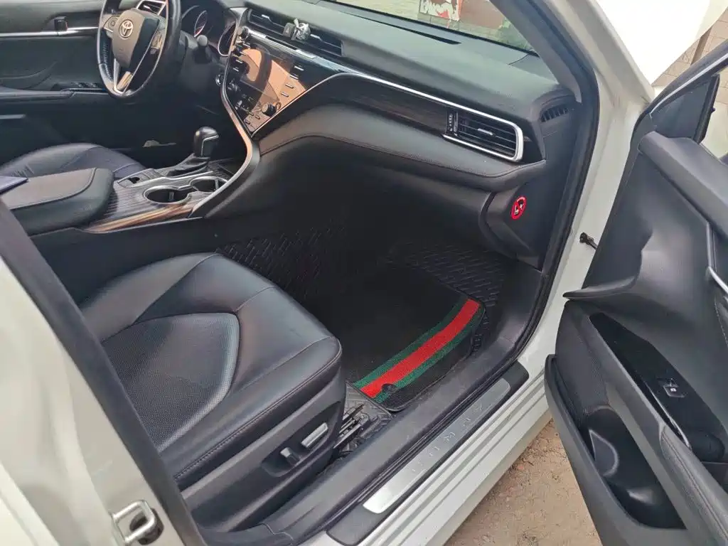 Toyota Camry 2019 — фото 19