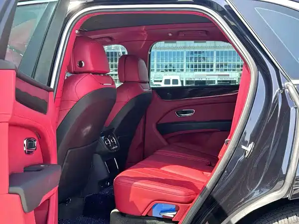 Bentley Bentayga Plug-In Hybrid 2021