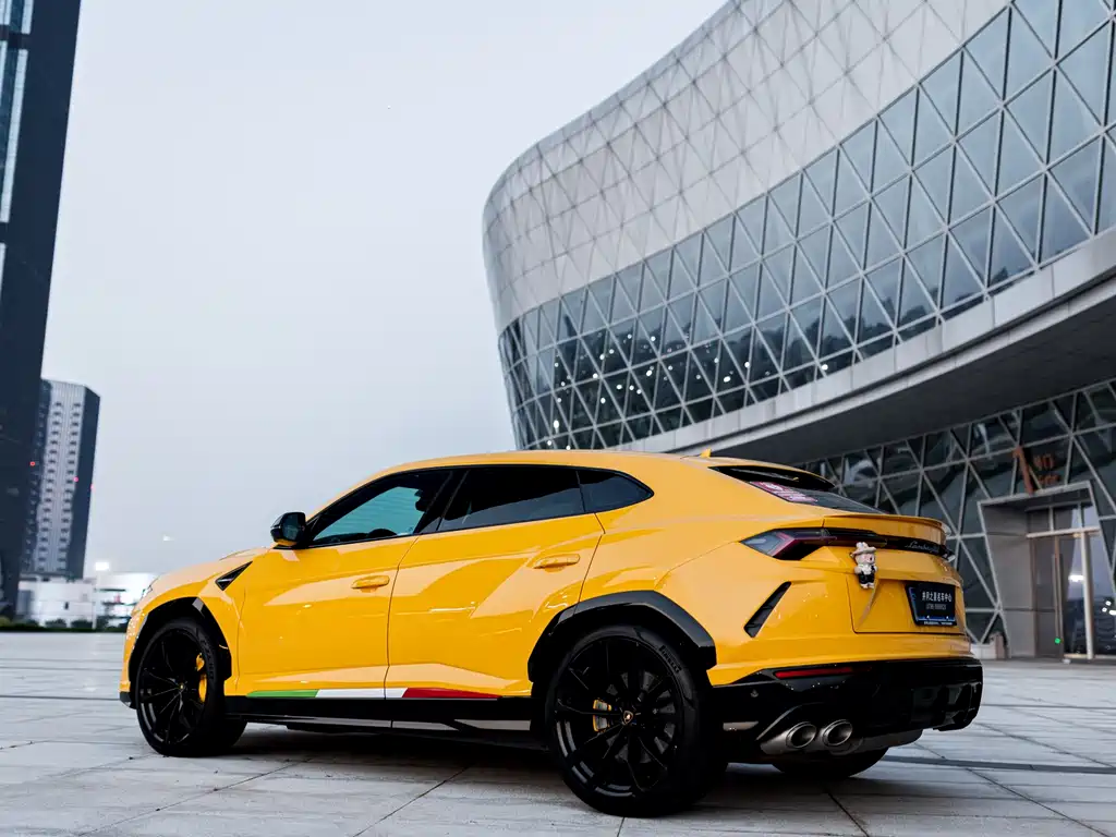 Lamborghini Urus 2023 — фото 18