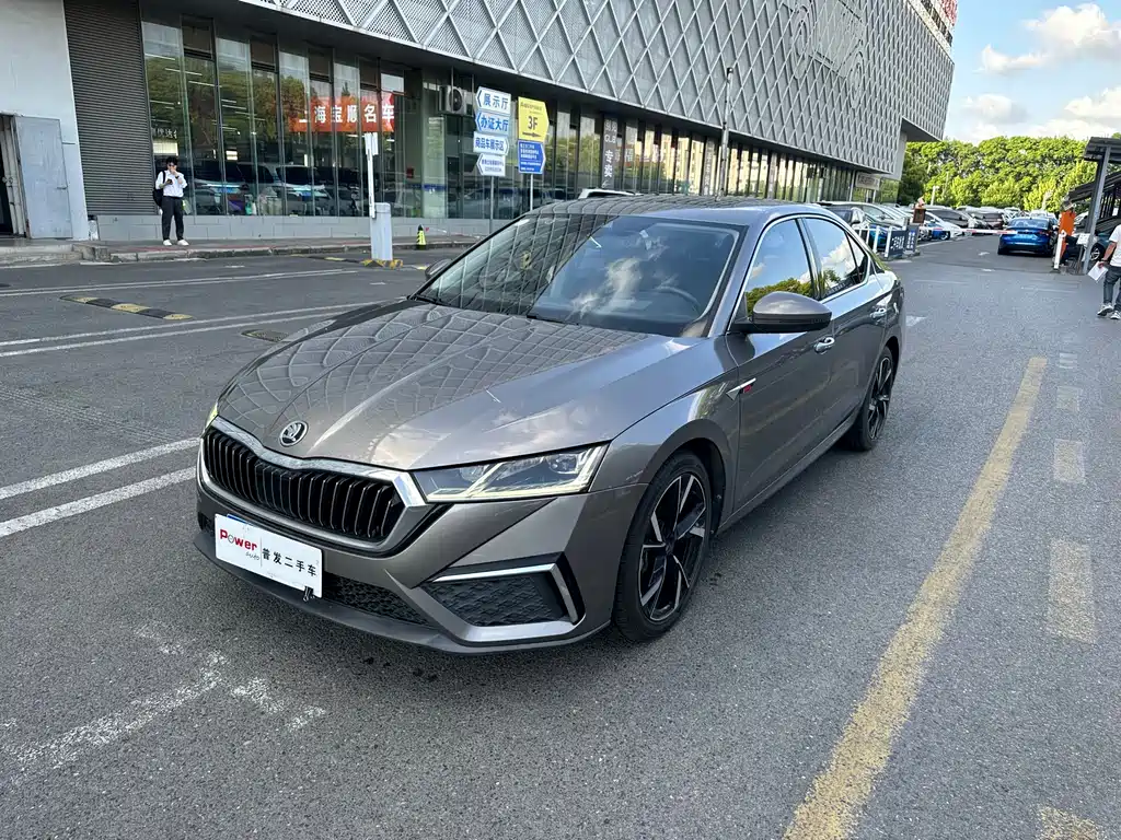 Skoda Octavia 2021 — фото 1