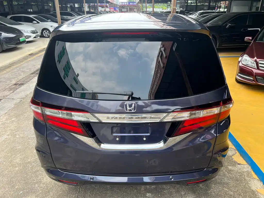 Honda Odyssey 2015 — фото 2