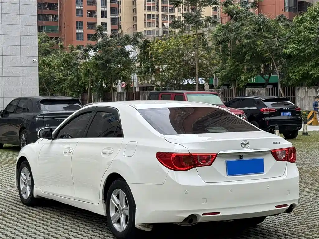 Toyota Reiz 2013