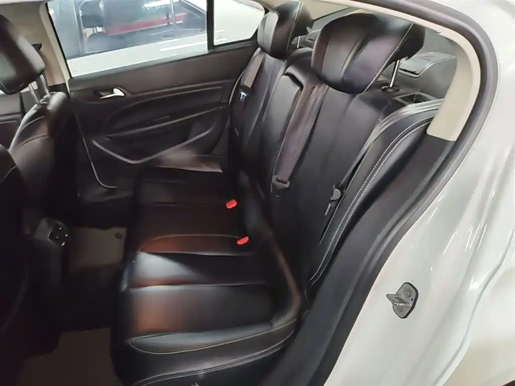 Peugeot 408 2014 — фото 17