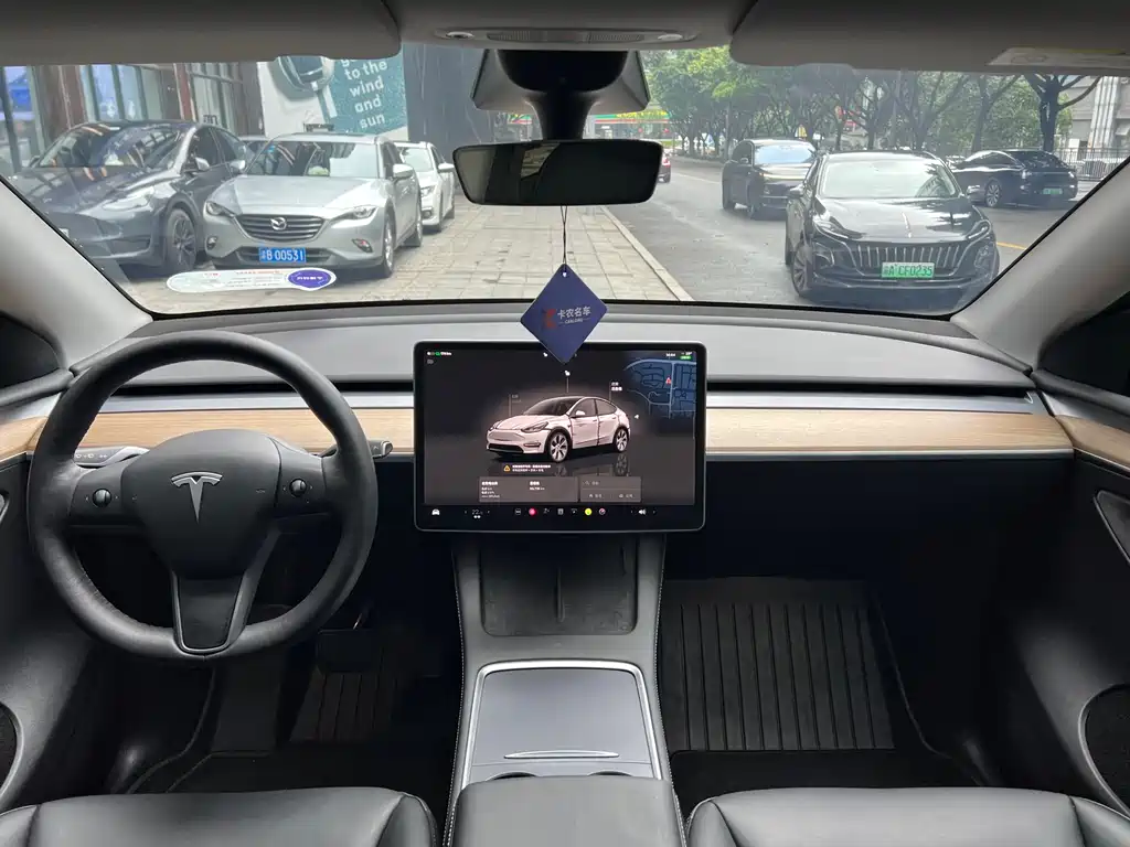 Tesla Model Y 2022 — фото 9