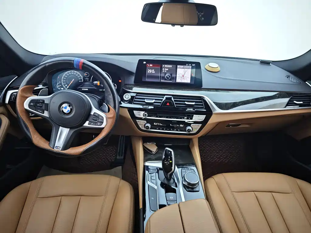 BMW 5 Series 2019 — фото 9