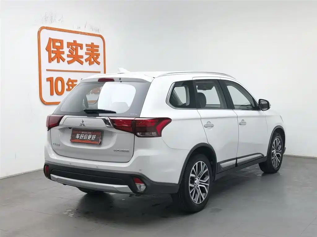 Mitsubishi Outlander 2018 — фото 2