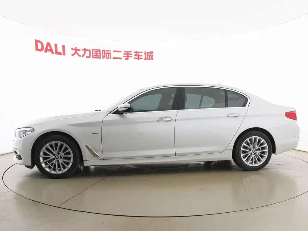 BMW 5 Series 2018 — фото 2