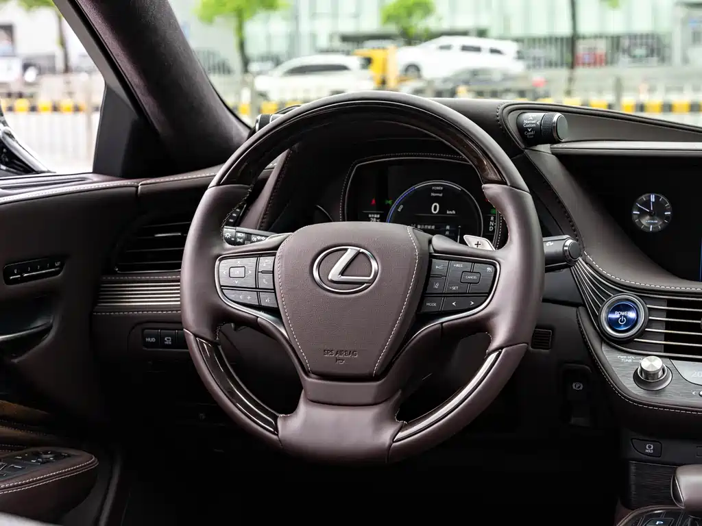 Lexus LS 2019 — фото 15