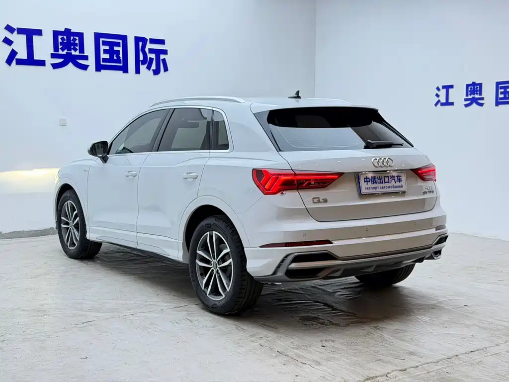 Audi Q3 2023 — фото 24