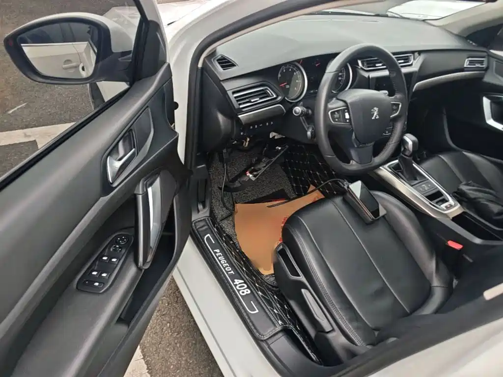 Peugeot 408 2018 — фото 16