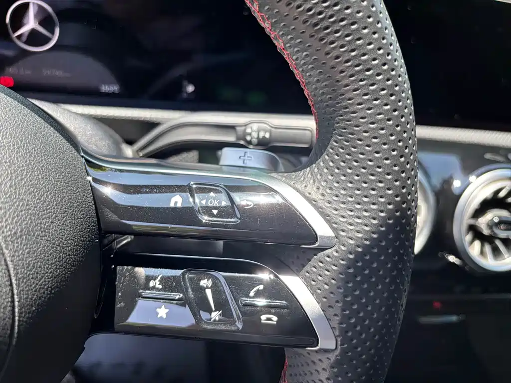 Mercedes-Benz A-Class 2024 — фото 14
