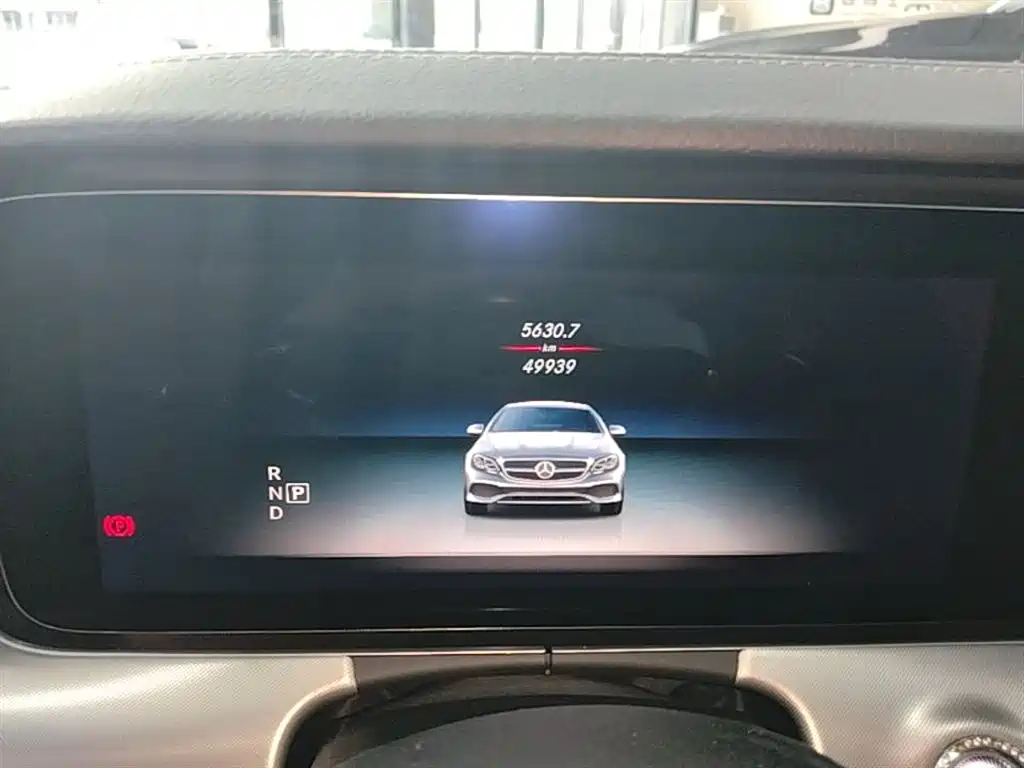 Mercedes-Benz E-Class 2020 — фото 12