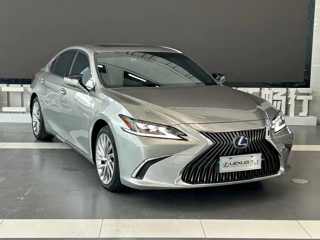 Lexus ES 2021