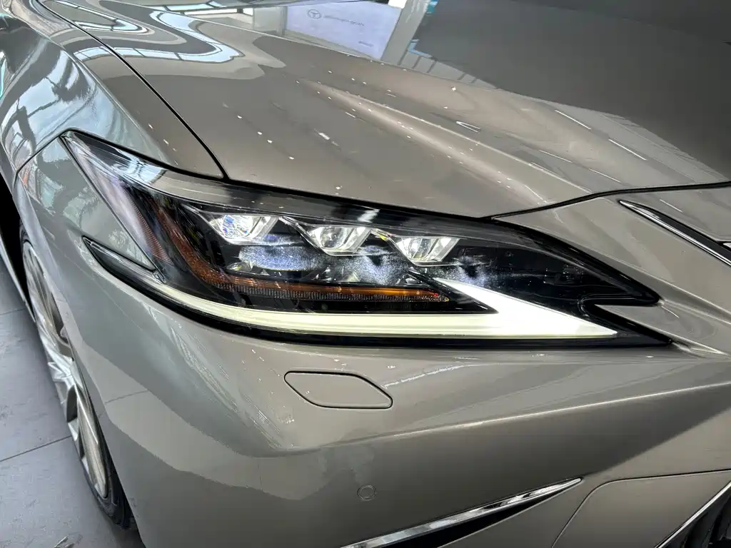 Lexus ES 2021 — фото 22