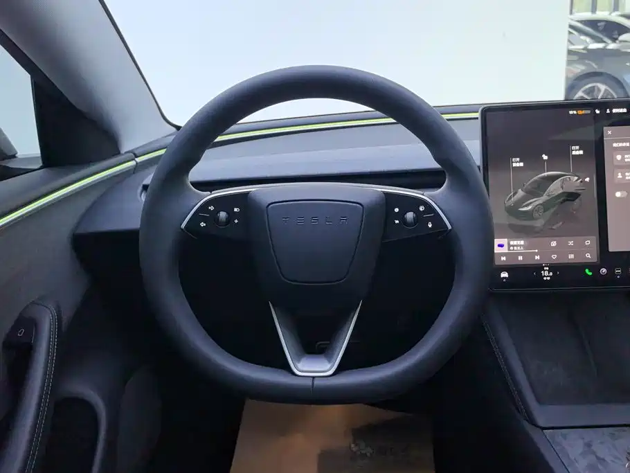 Tesla Model 3 2025 — фото 15