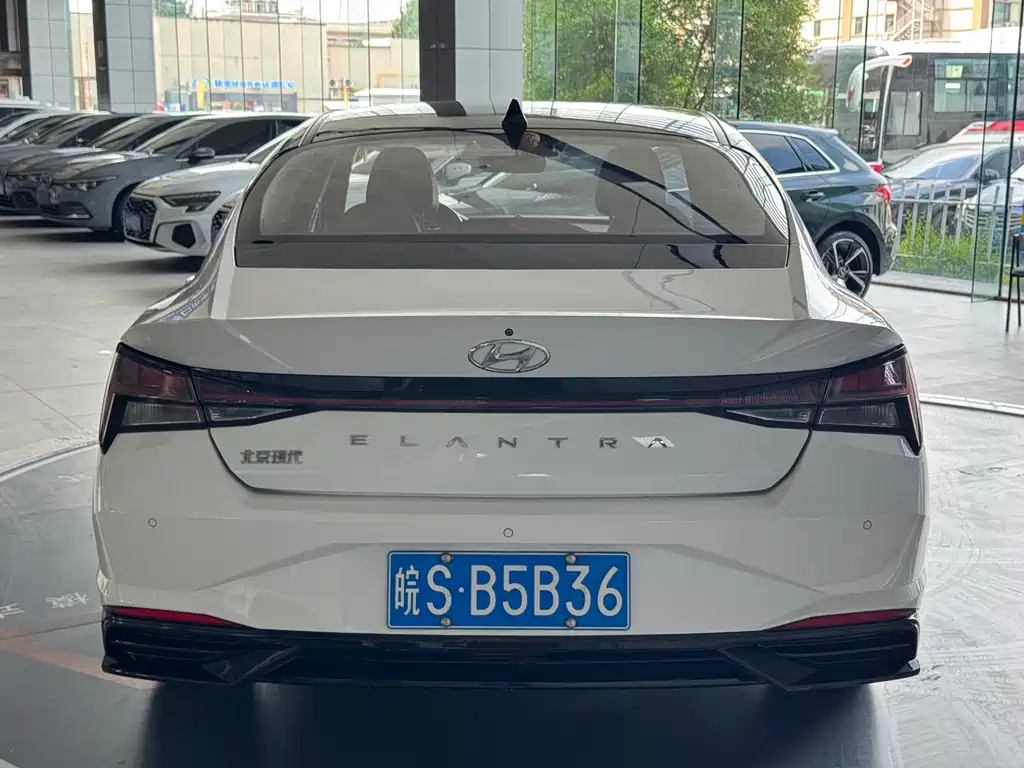 Hyundai Elantra 2022